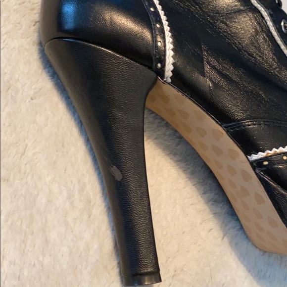 BETSY JOHNSON 🖤 Peekaboo Boots - Picture 5 of 8